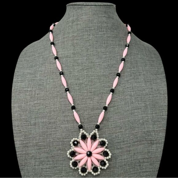 Vintage Handmade Beaded Flower Pink & Black Necklace 50’s 60’s - Picture 1 of 6